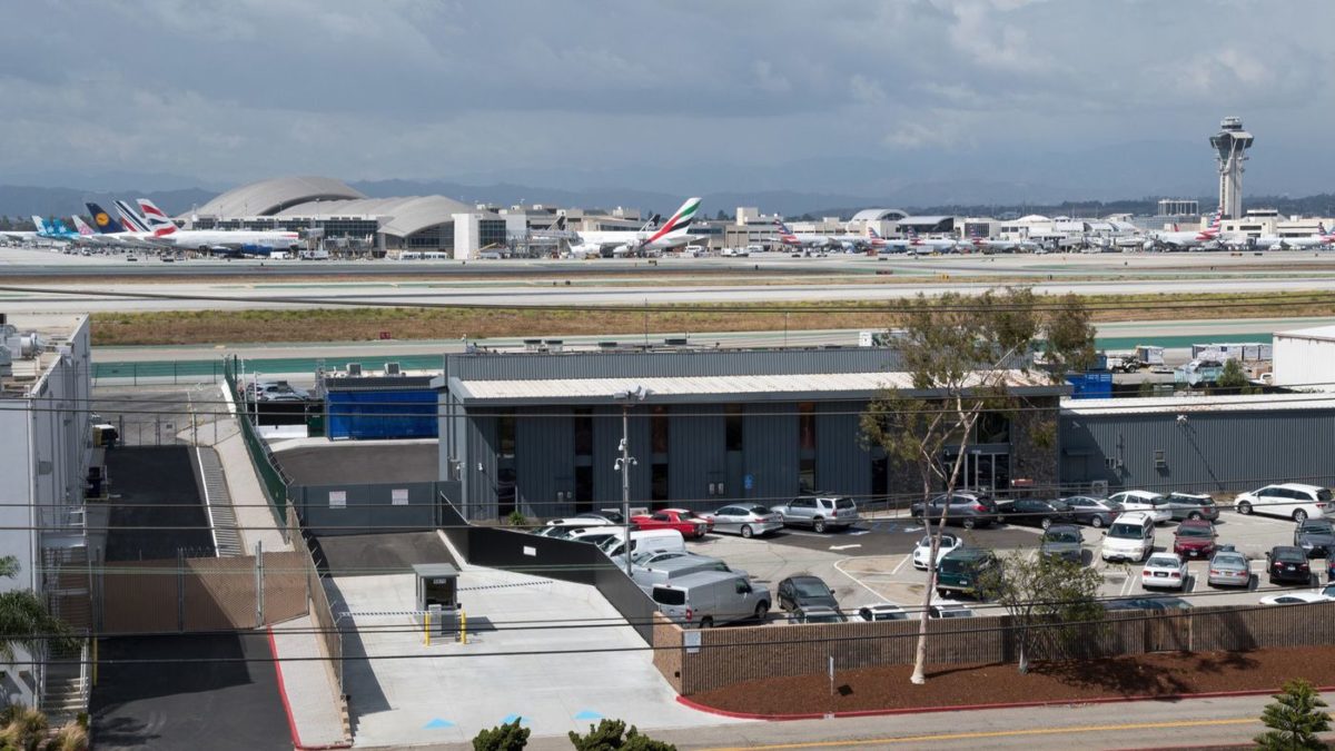 United Airlines Offers Access To A Private Terminal To Avoid The Crowds For Wealthy Fliers At LAX!