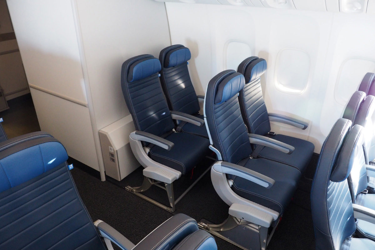 United Airlines Will Charge Extra For Front Seats In Economy Cabins!